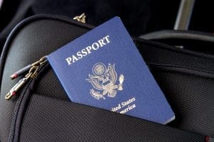 Für die Einreise in die USA brauchen Reisende neben einen gültigen Reisepass noch weitere Dokumente, wie die ESTA-Genehmigung. 