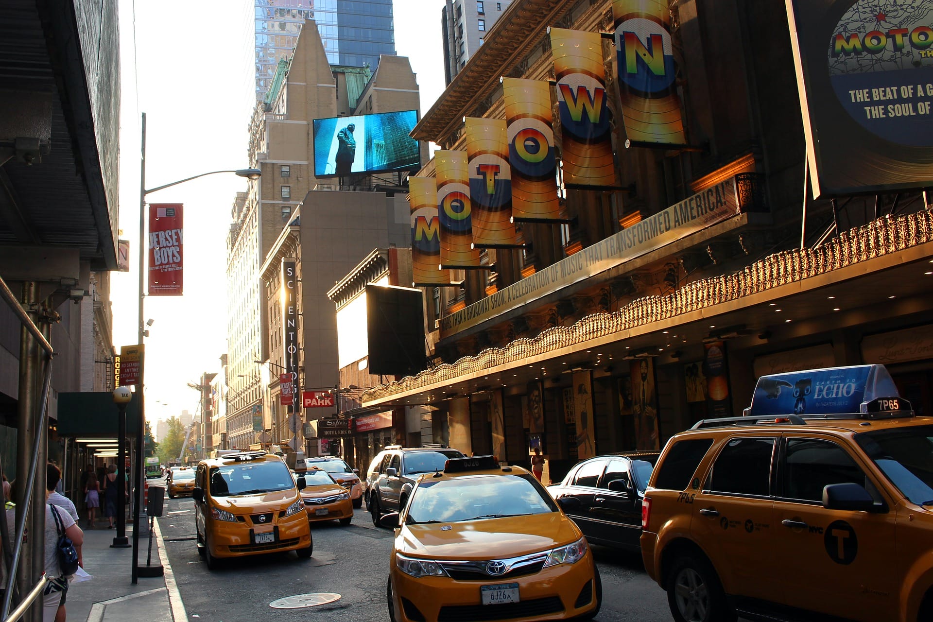 Der Times Square Hier Schlägt Das Herz New York Citys