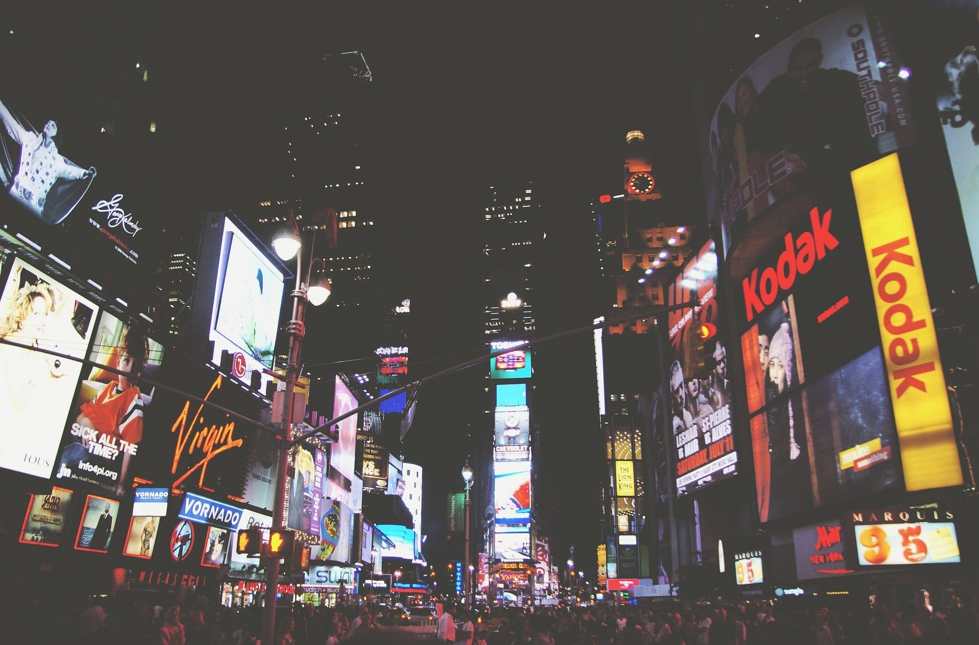 Der Times Square Hier Schlägt Das Herz New York Citys